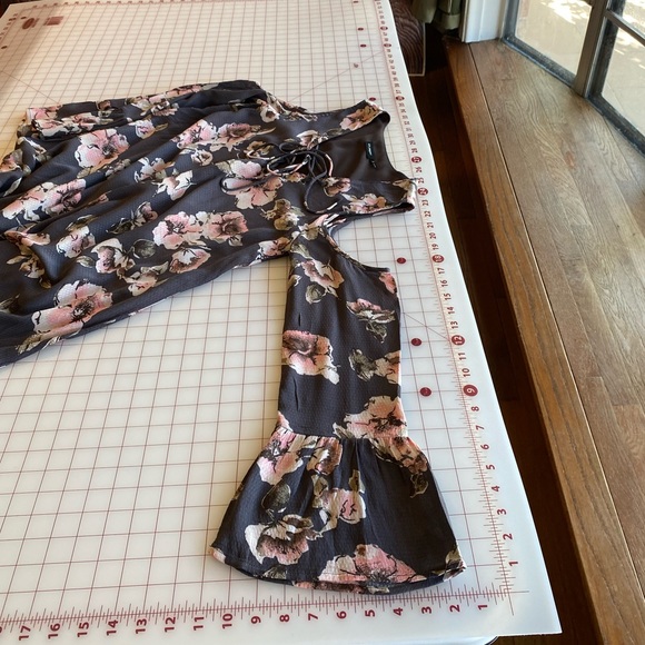 Blu Pepper size small grey gray flowy floral dress with pink flowers - Picture 13 of 16